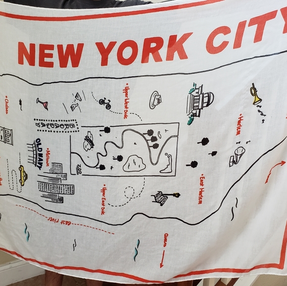Old Navy New York City Printed Wrap Shawl, Rayon, 71" x 39" Good used condition - Picture 2 of 6
